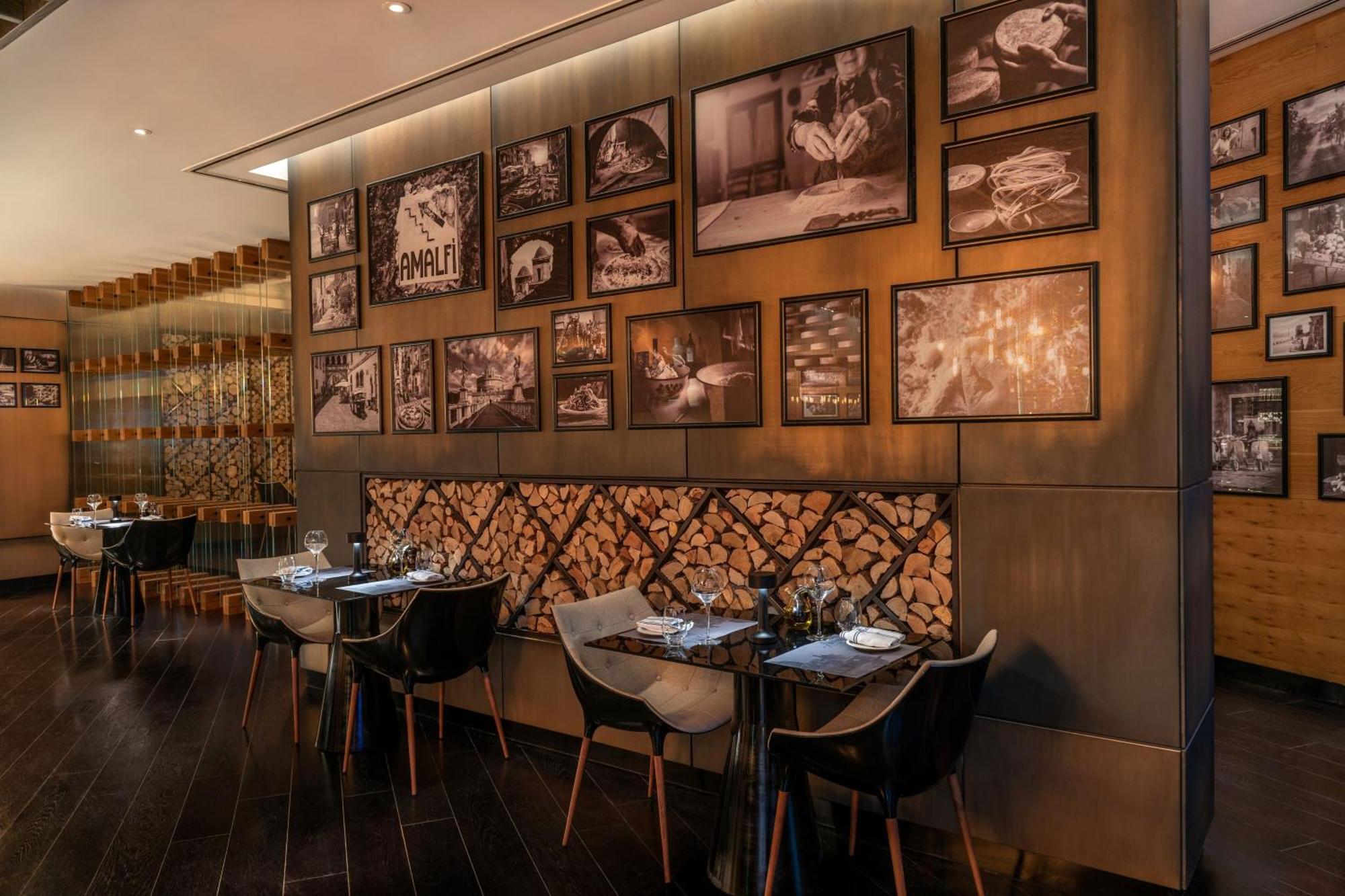 Le Royal Meridien Abu Dhabi Exterior photo Interior of the restaurant