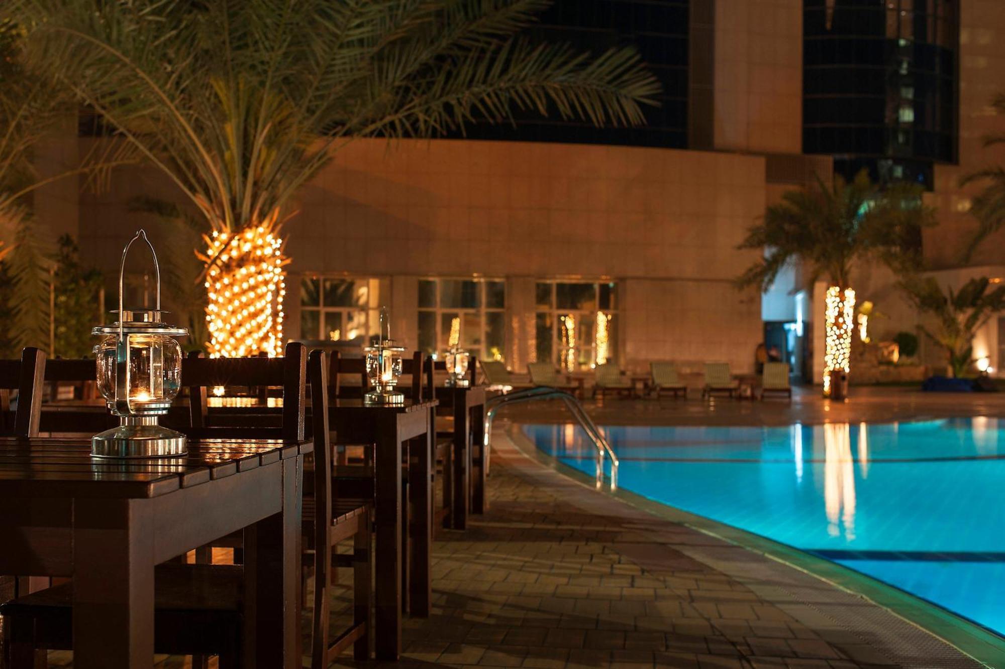 Le Royal Meridien Abu Dhabi Exterior photo The pool at the Ritz-Carlton, Dubai