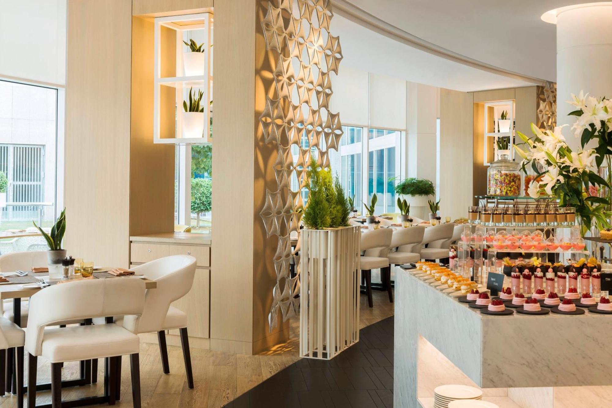 Le Royal Meridien Abu Dhabi Exterior photo The Lounge at the airport