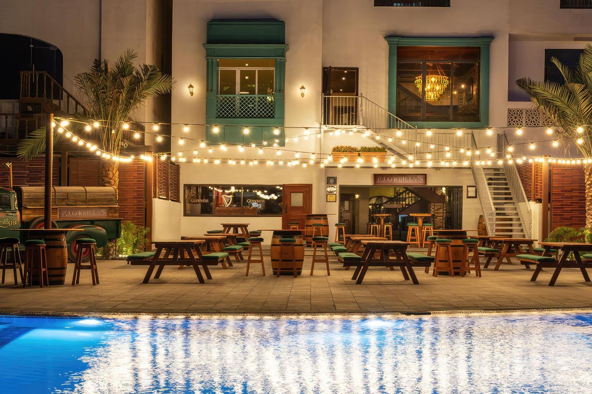 Le Royal Meridien Abu Dhabi Exterior photo The pool at the hotel