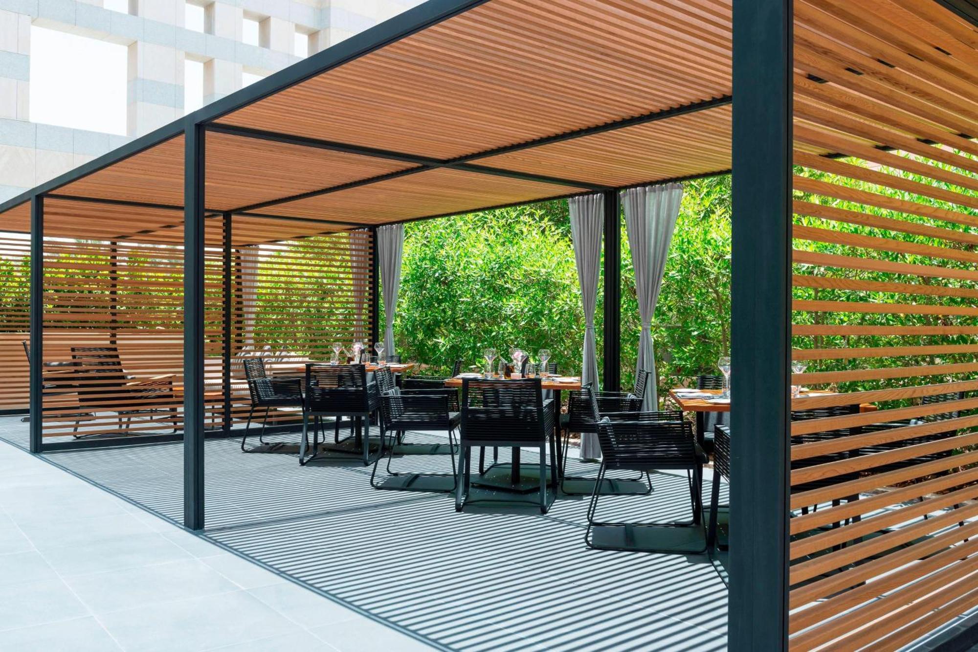 Le Royal Meridien Abu Dhabi Exterior photo Pergola