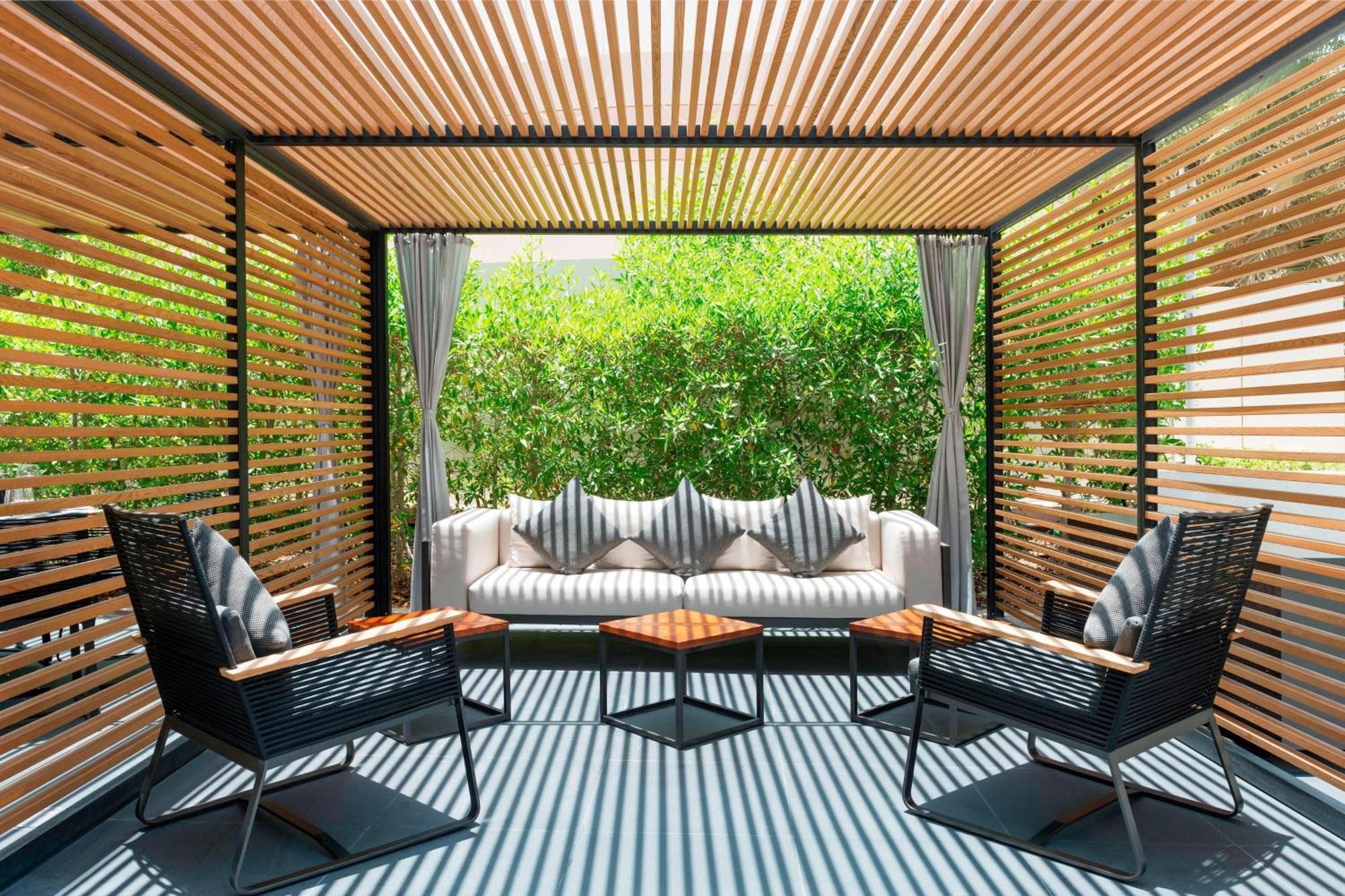 Le Royal Meridien Abu Dhabi Exterior photo A pergola