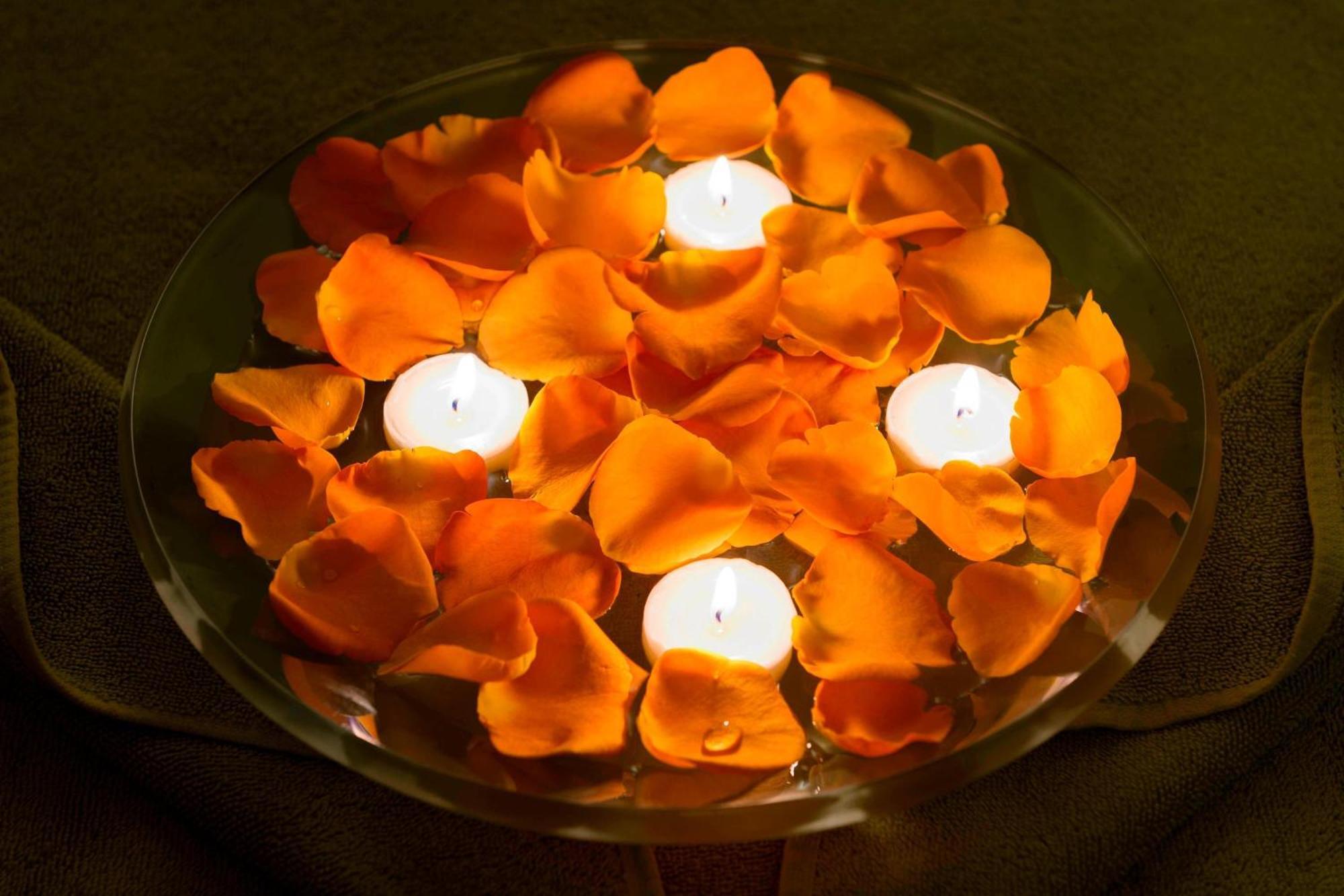 Le Royal Meridien Abu Dhabi Exterior photo A floating candle