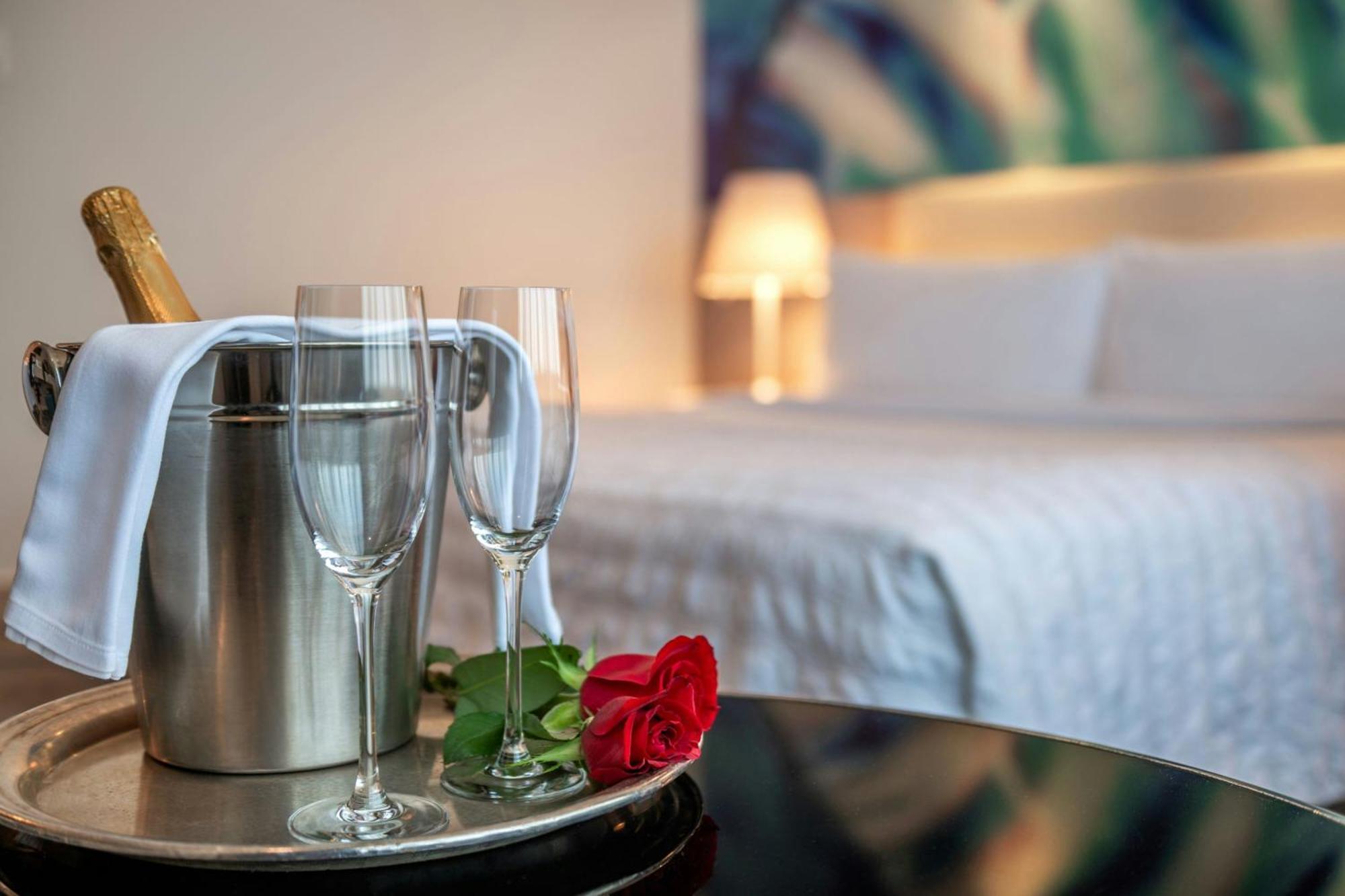 Le Royal Meridien Abu Dhabi Exterior photo Champagne and red rose in a hotel room