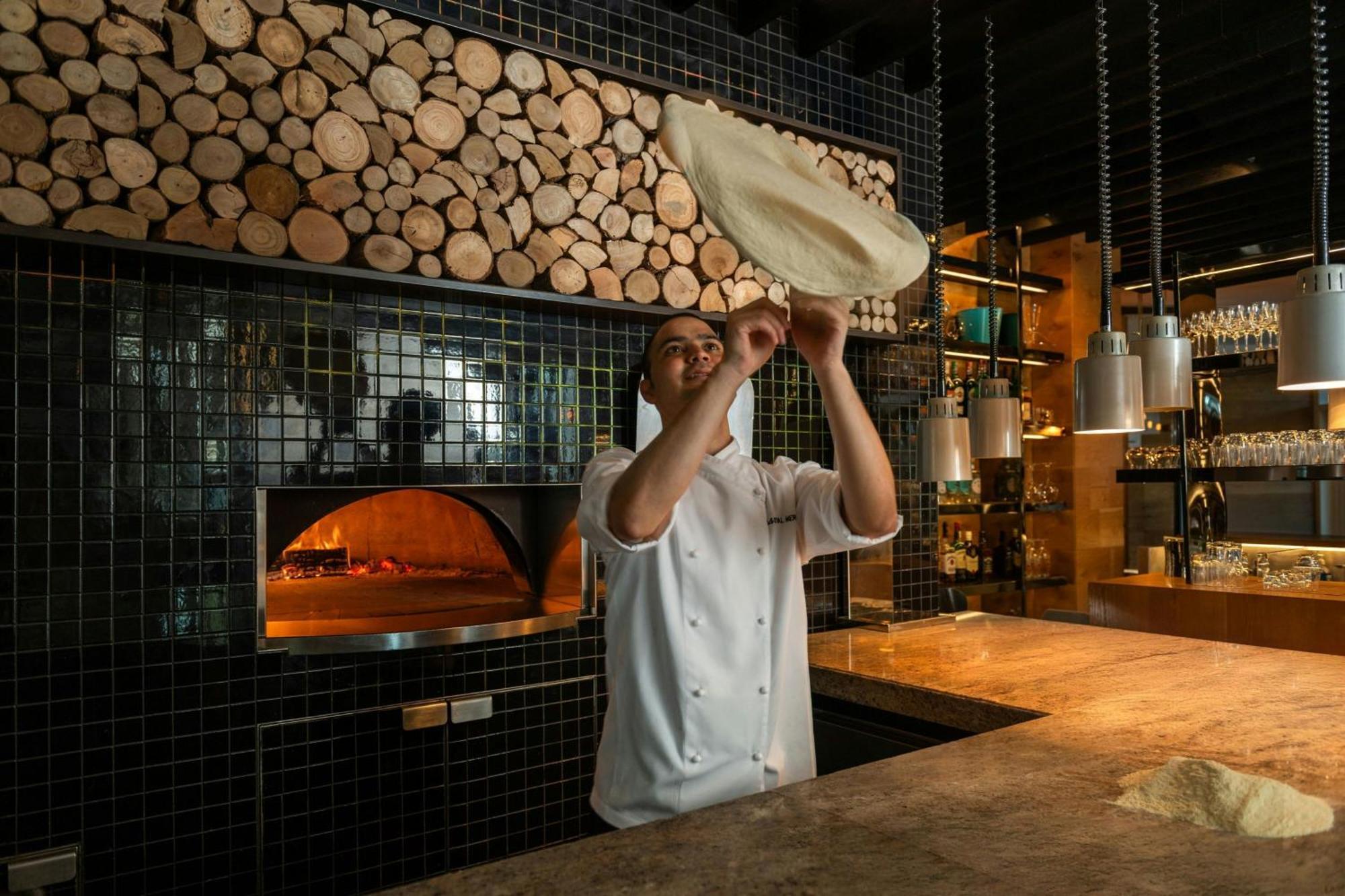 Le Royal Meridien Abu Dhabi Exterior photo Pizzaiolo throwing pizza dough