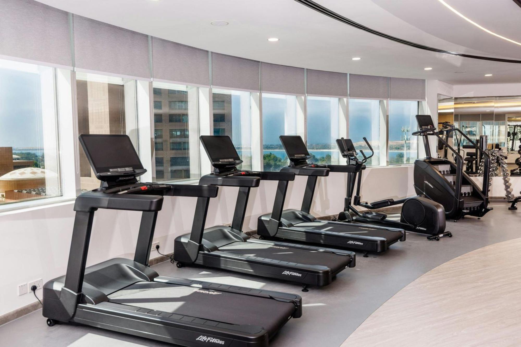 Le Royal Meridien Abu Dhabi Exterior photo A row of treadmills