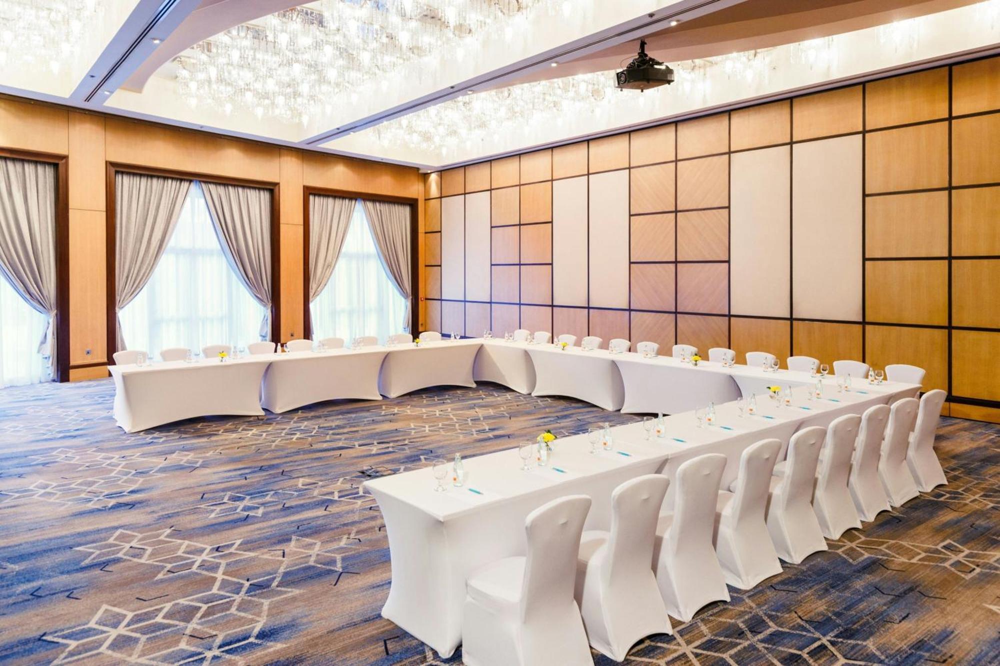 Le Royal Meridien Abu Dhabi Exterior photo