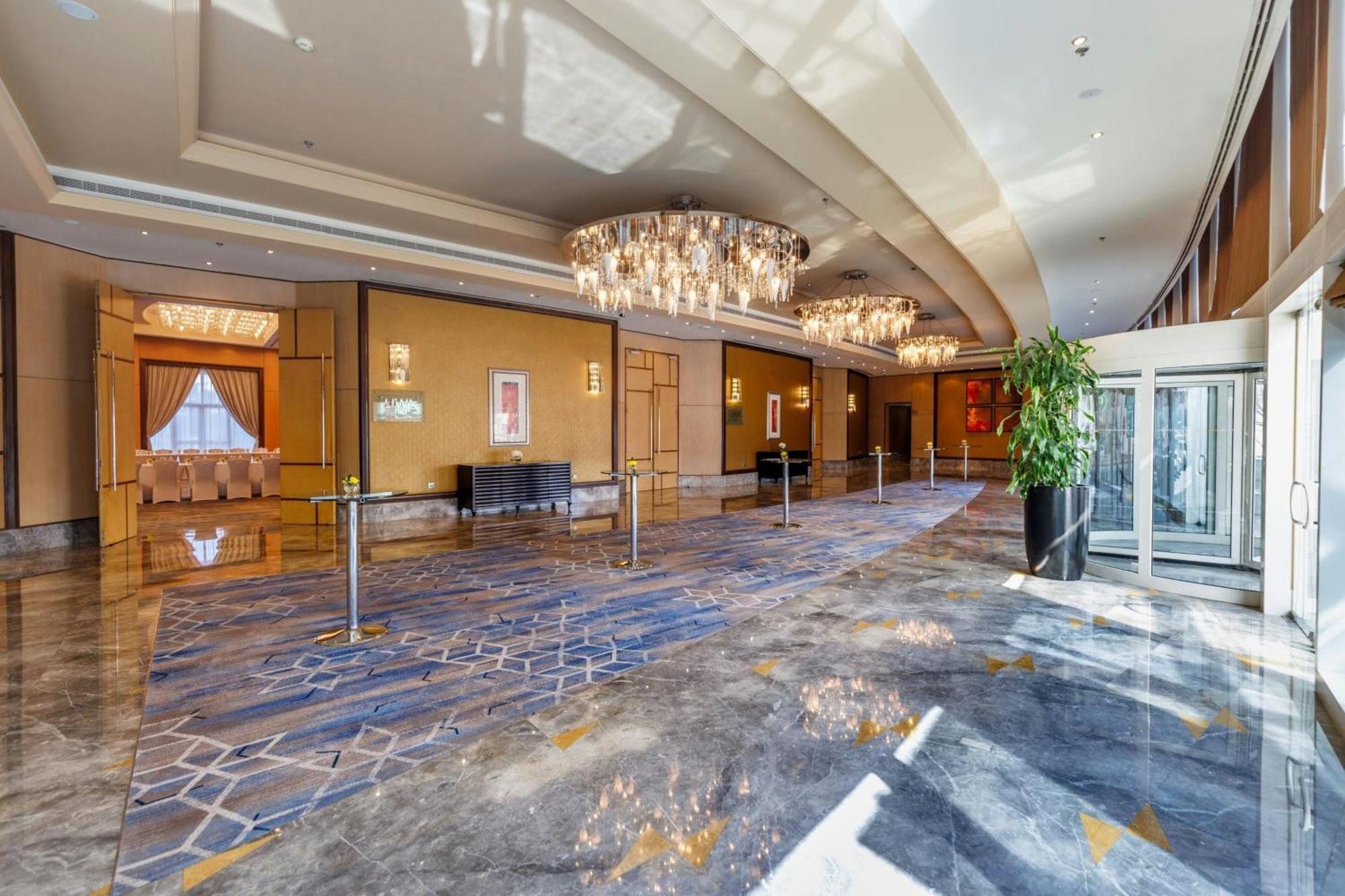 Le Royal Meridien Abu Dhabi Exterior photo